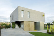 Efficiency in Design: A Multi-functional Haven in Alicante, Spain