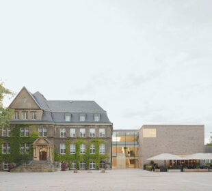 Harmonizing Heritage and Modernity: Town Hall Extension in Holzwickede